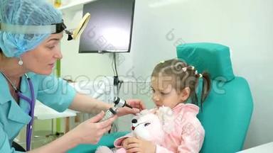 健康预防、耳鼻喉科医生咨询、耳镜检查、耳鼻喉科医生咨询、耳鼻喉科疾病治疗